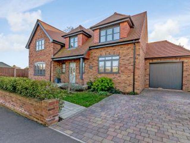 House for sale in Chertsey, Runnymede