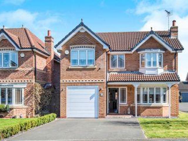 House for sale in Huddersfield, West Yorkshire