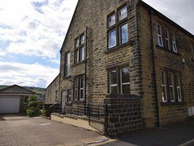 House for sale in Huddersfield, West Yorkshire