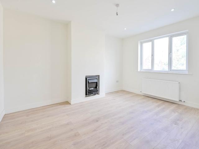 Apartment for rent in London Borough of Merton, Merton Park
