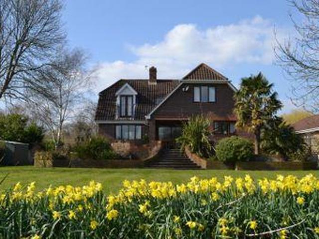 House for rent in Weybridge, Elmbridge