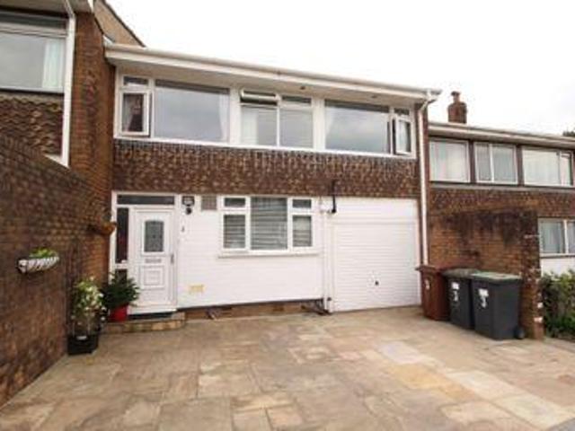 House for sale in Charlesworth, East Midlands