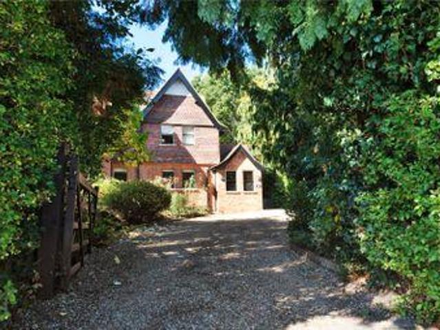 House for sale in Chertsey, Runnymede
