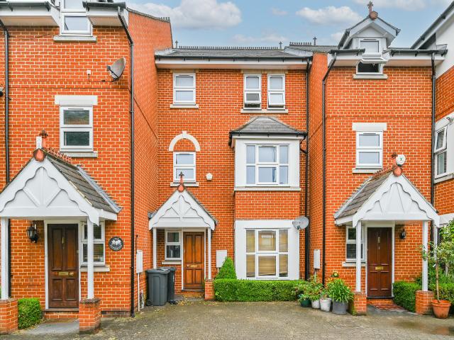 House for rent in London Borough of Hounslow, Greater London