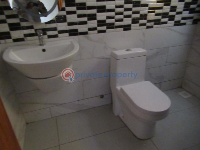 House for sale in Roysambu
