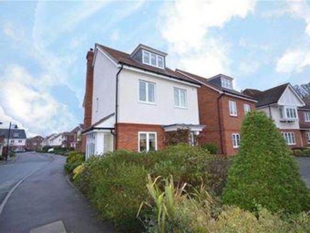 House for sale in Heol-las, Surrey