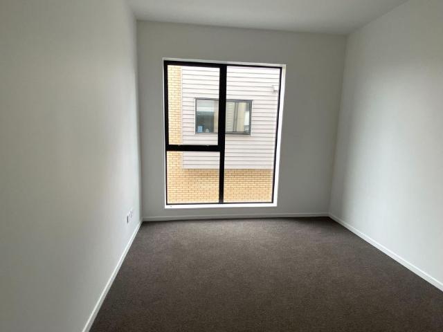 Townhouse for rent in Paremoremo, Oroua County