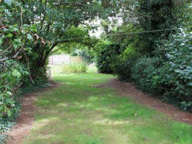 House for rent in Row Town, Surrey