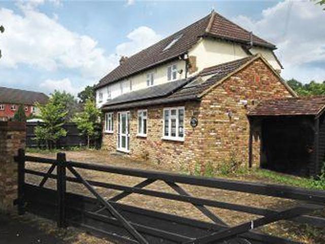House for rent in Row Town, Surrey