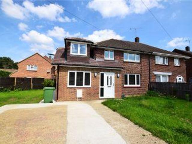 House for rent in Heol-las, Surrey