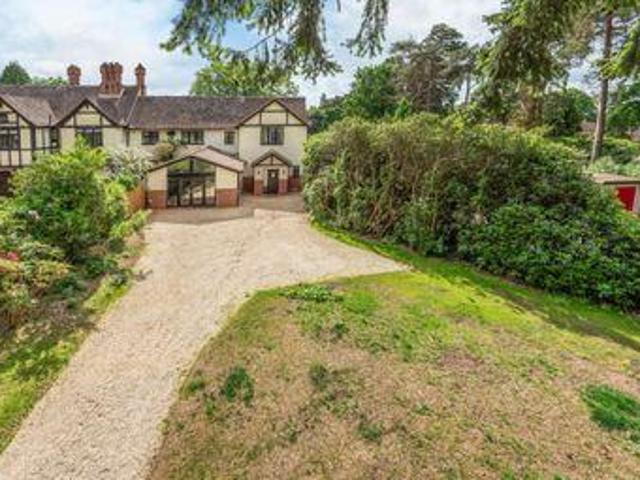 House for rent in Heol-las, Surrey