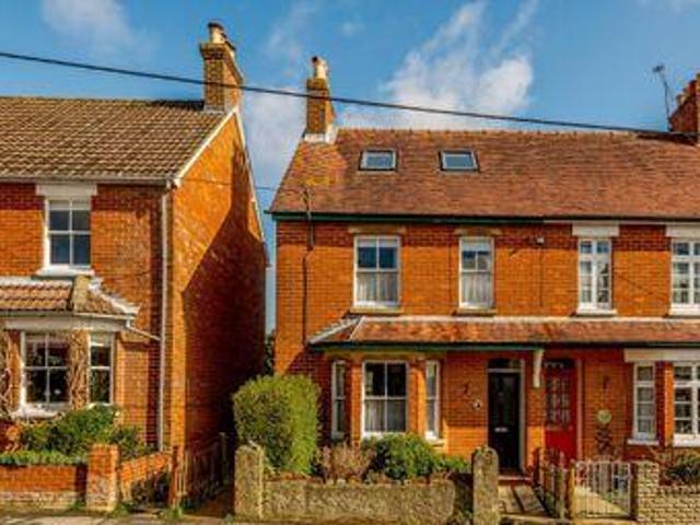 House for sale in Farnham, Waverley