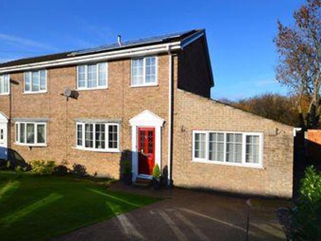 House for sale in Huddersfield, West Yorkshire