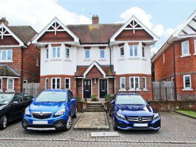 House for sale in Chertsey, Runnymede