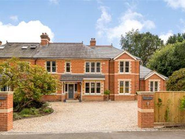 House for sale in Ascot