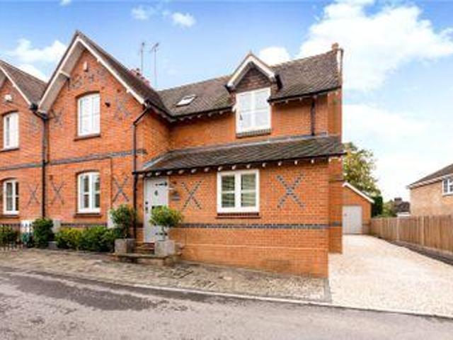 House for sale in Ascot