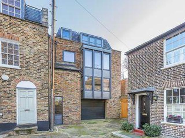 House for sale in Brentford End, Greater London