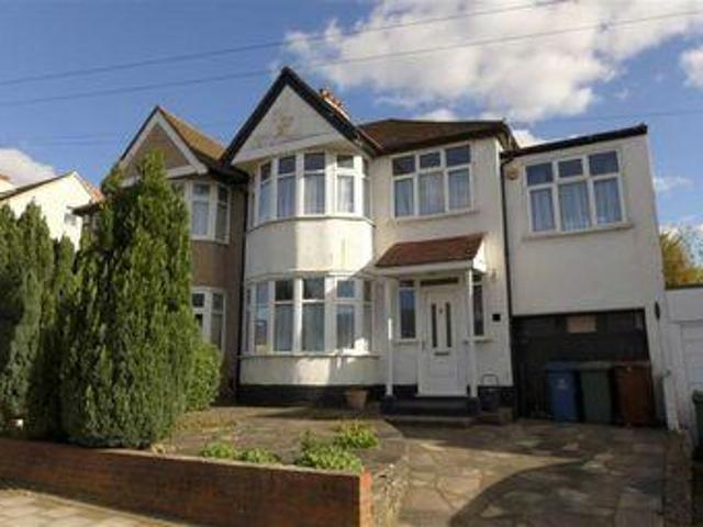 House for sale in Little Stanmore, Greater London