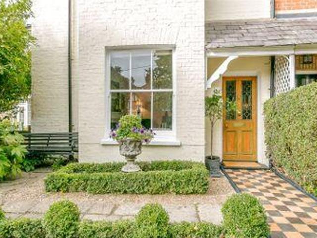 House for sale in Heol-las, Surrey