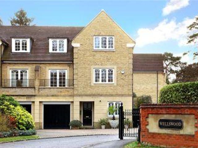 House for sale in Ascot