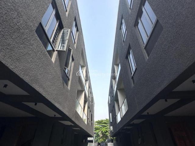 Detached house for sale in Lekki, Lagos