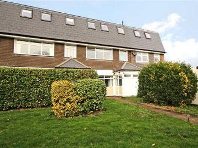 House for rent in Row Town, Surrey