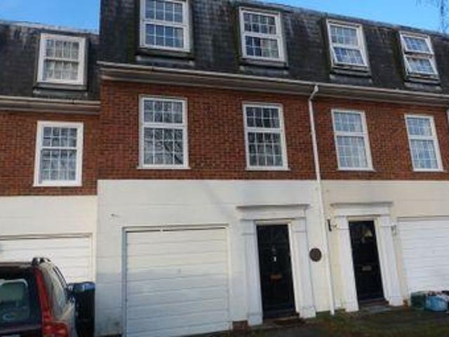 House for rent in Row Town, Surrey