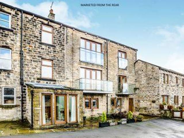 House for sale in Huddersfield, West Yorkshire
