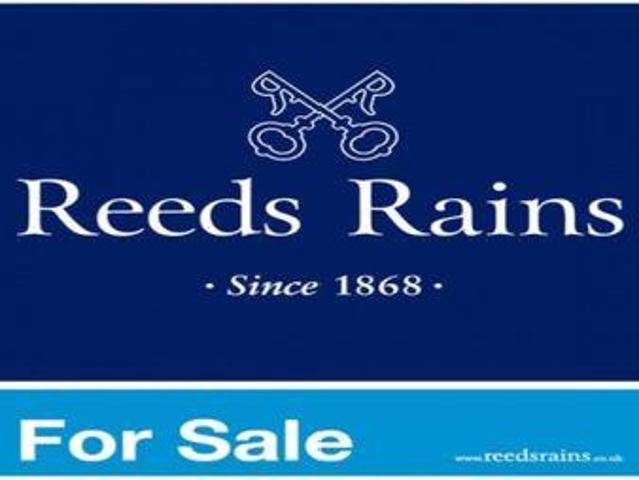 House for sale in Charlesworth, East Midlands