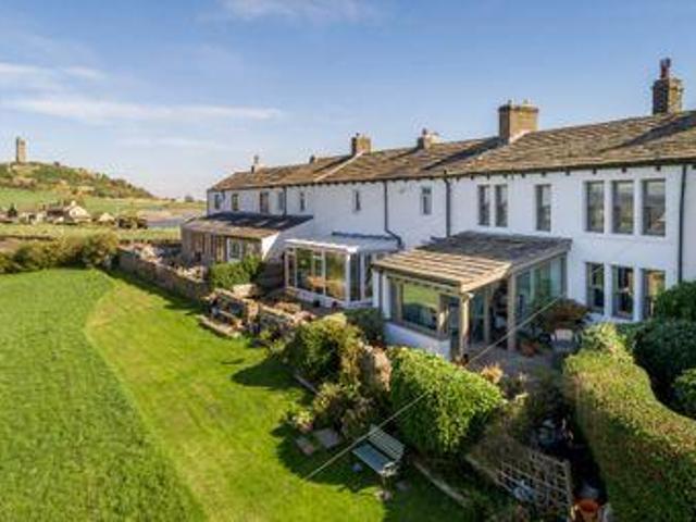 House for sale in Huddersfield, West Yorkshire
