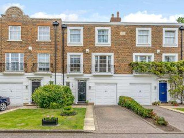 House for sale in Ascot