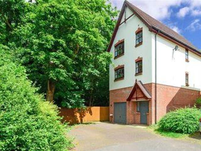 House for sale in Epping