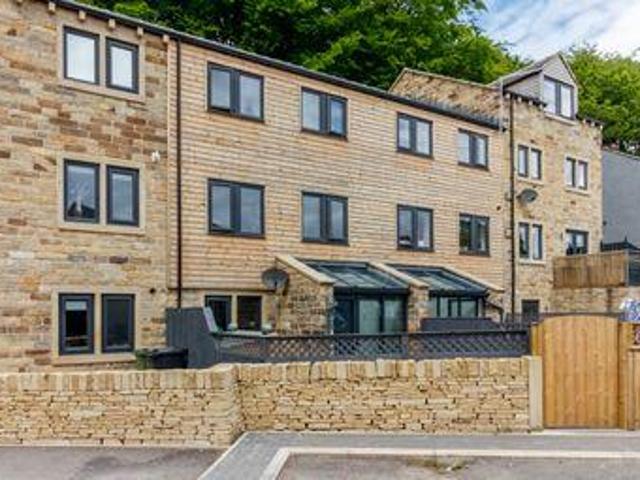 House for sale in Huddersfield, West Yorkshire