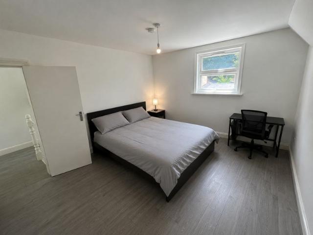 Apartment for rent in Cowley, Greater London