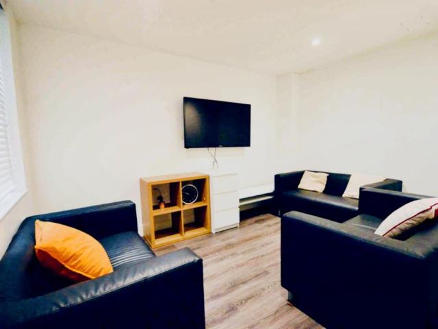 Apartment for rent in Elm Park, Calderstones