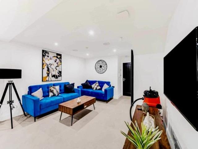 Apartment for rent in Calderstones