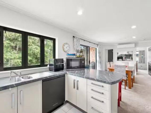 House for sale in Pauatahanui, Wellington