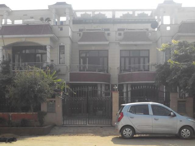 House for sale in Hariana