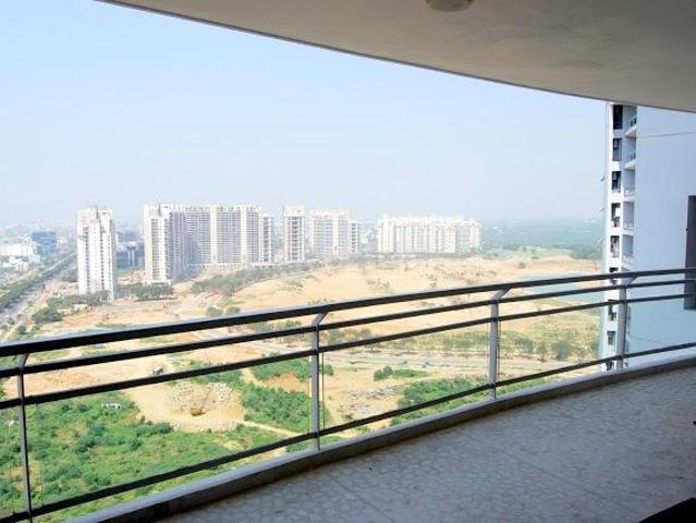 Flat for rent in DLF 5, Gurugram