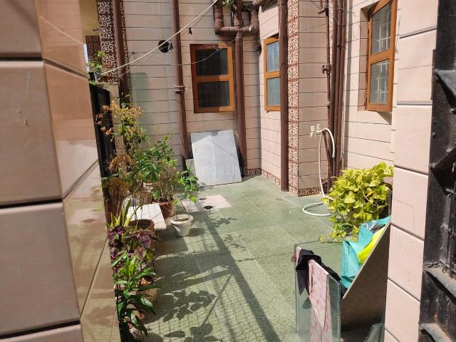 Flat for sale in East Delhi, Deri