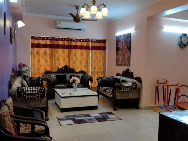 Flat for rent in Noida