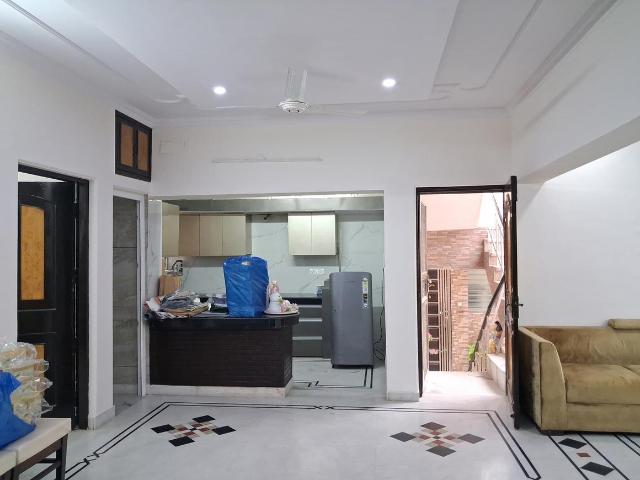 Flat for sale in West Delhi, Deri