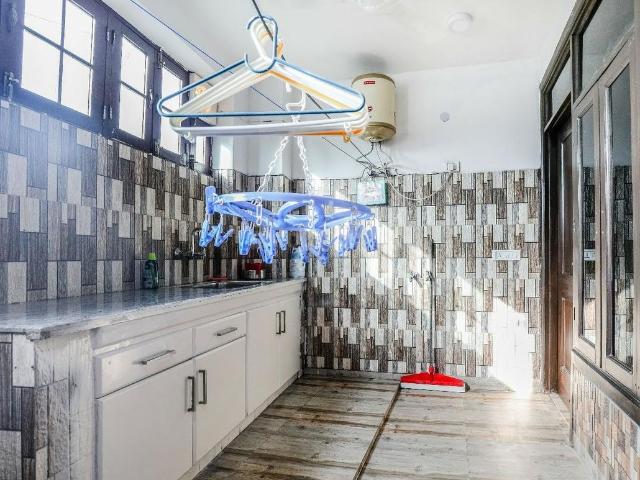 Flat for rent in South Delhi, Deri