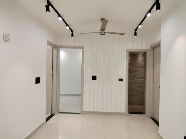 Flat for sale in South West Delhi, Deri