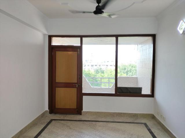 Flat for sale in South West Delhi, Deri