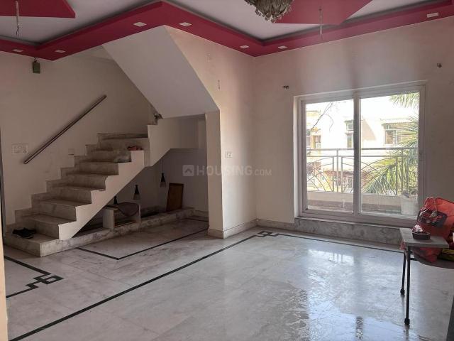 Flat for sale in North Delhi, Deri