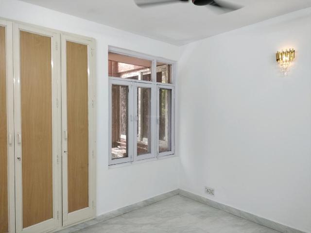 Flat for sale in South West Delhi, Deri