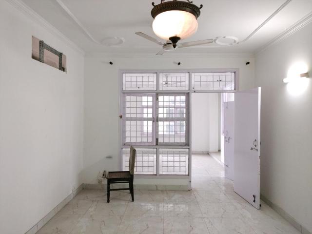 Flat for sale in South West Delhi, Deri