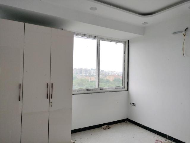 Flat for sale in South West Delhi, Deri
