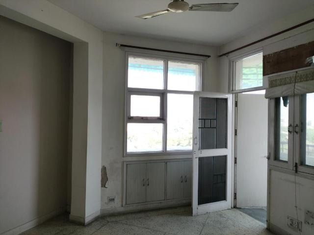 Flat for sale in South West Delhi, Deri